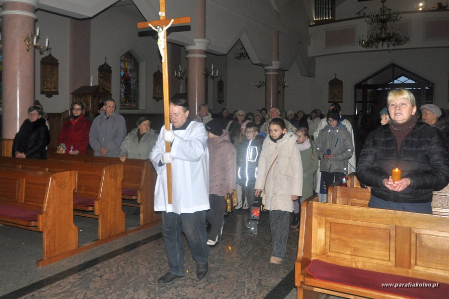 05 Procesja z lampionami.jpg